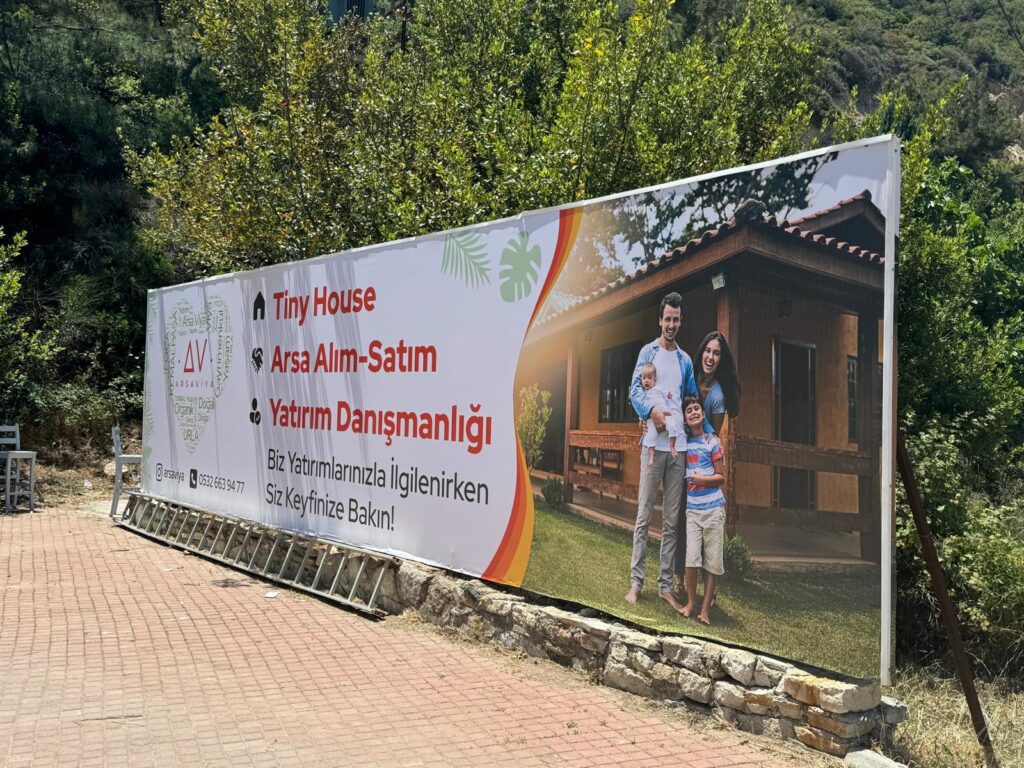 Gayrimenkul ve yatırım danışmanlığı firması için hazırlanan büyük ölçekli dış mekân branda uygulamas
