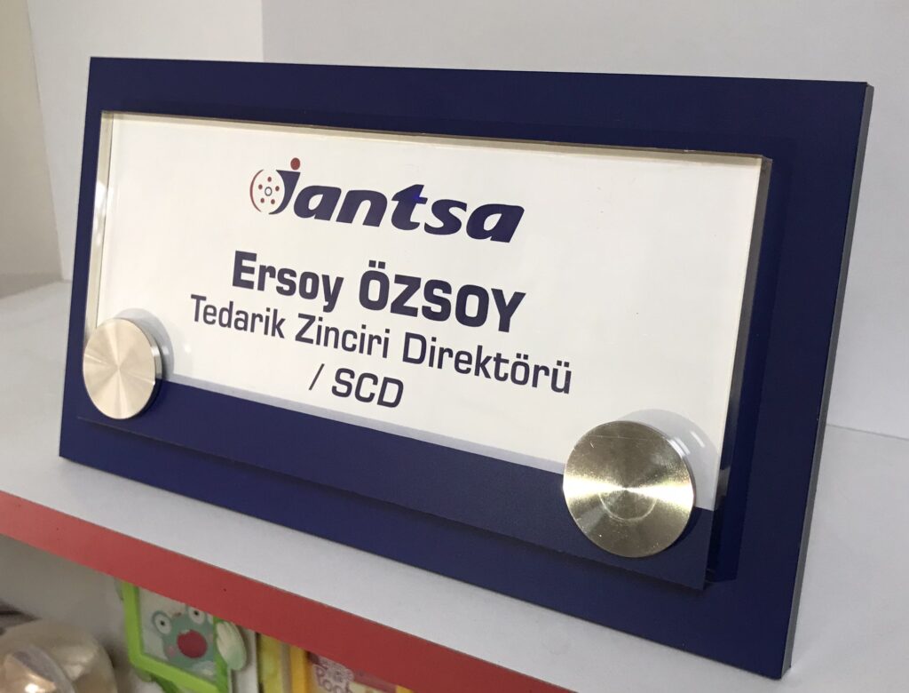 Ofis girişlerinde kullanılan isimlikler