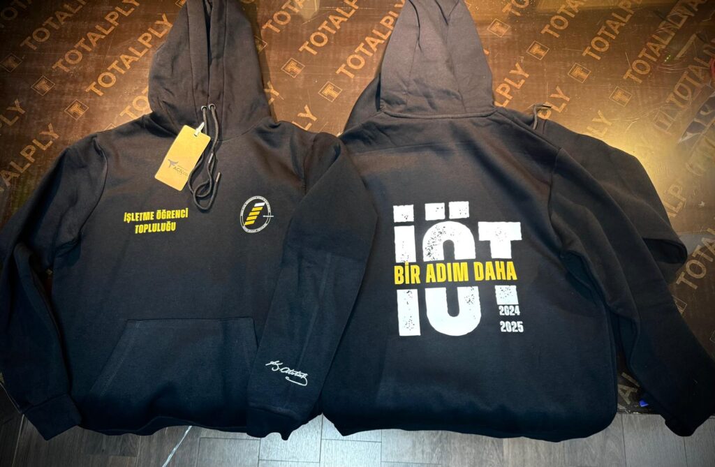 Öğrenci topluluğu için hazırlanan ön ve arka baskılı kurumsal sweatshirt uygulaması
